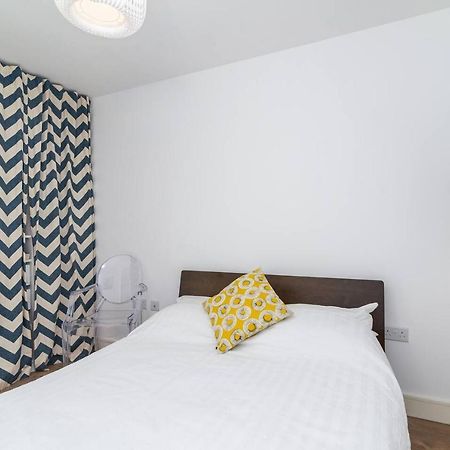 Joivy Lovely Studio Flat With Terrace In Southeast לונדון מראה חיצוני תמונה