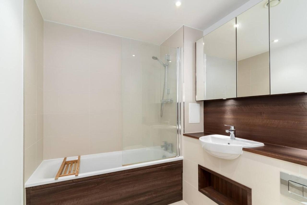 Joivy Lovely Studio Flat With Terrace In Southeast לונדון מראה חיצוני תמונה